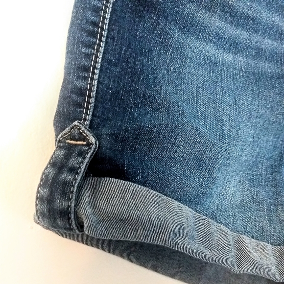 EUC Nine West Mid-Waist Denim Jean Shorts w/ Cuffed Hem - Picture 2 of 4